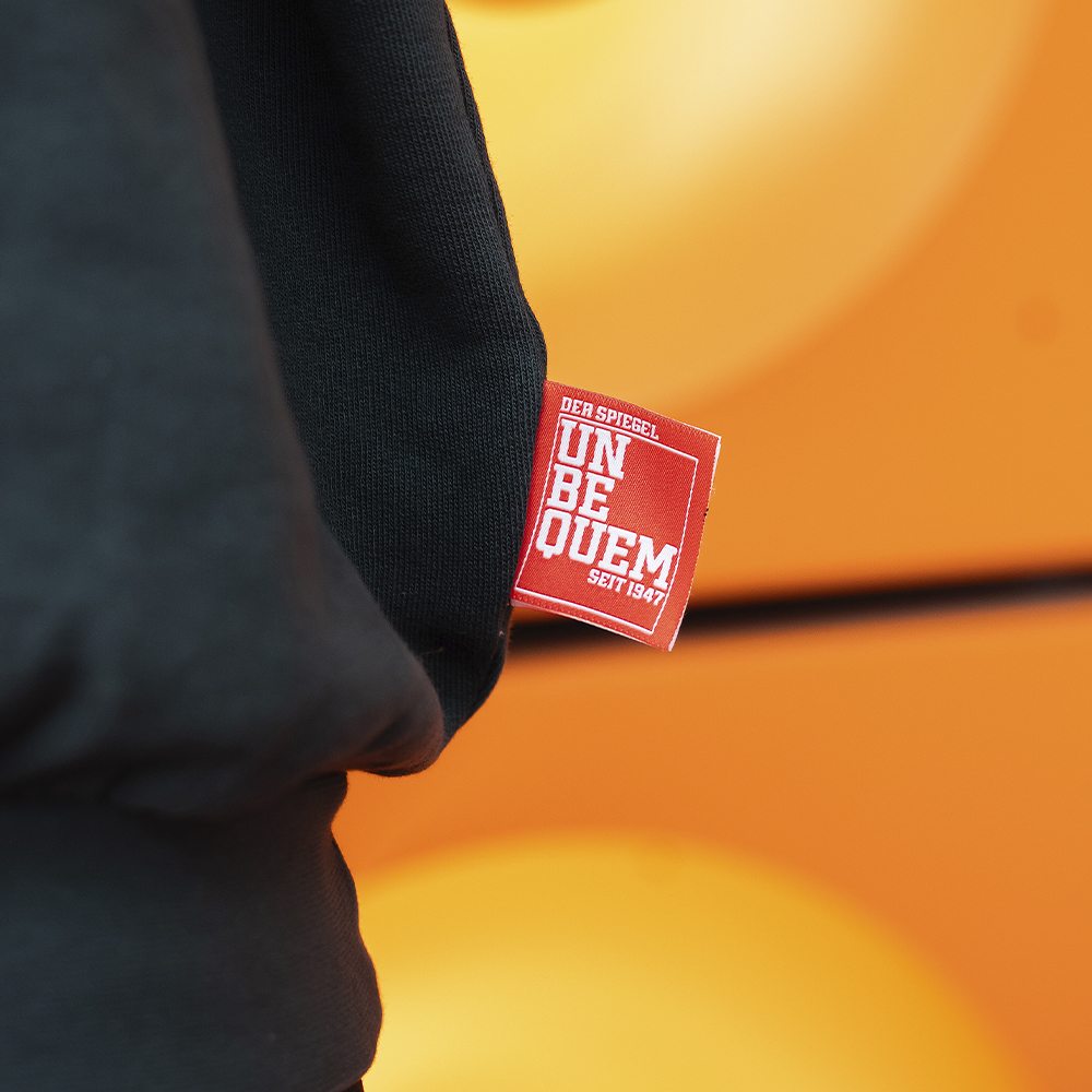 SPIEGEL Sweater Schild Unbequem