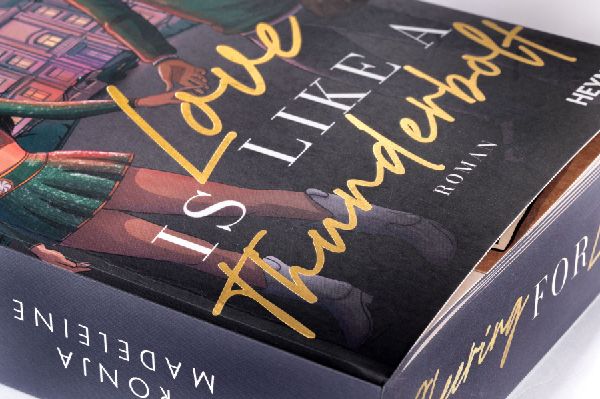 Produktbild: Love is like a Thunderbolt