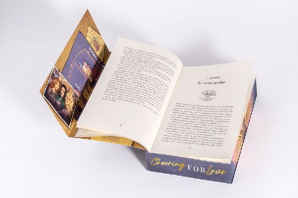 Produktbild: Love is like a Thunderbolt