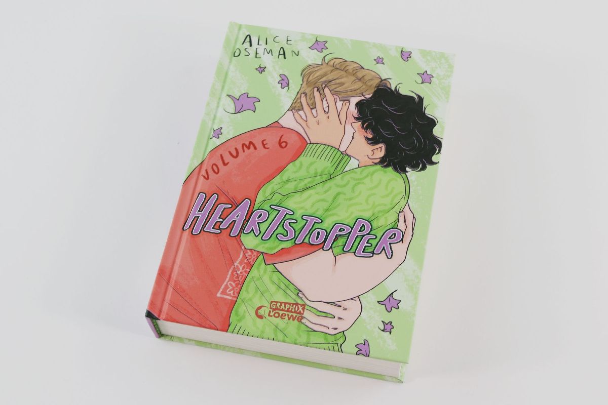 Produktbild: Heartstopper Volume 6 (deutsche Hardcover-Ausgabe)