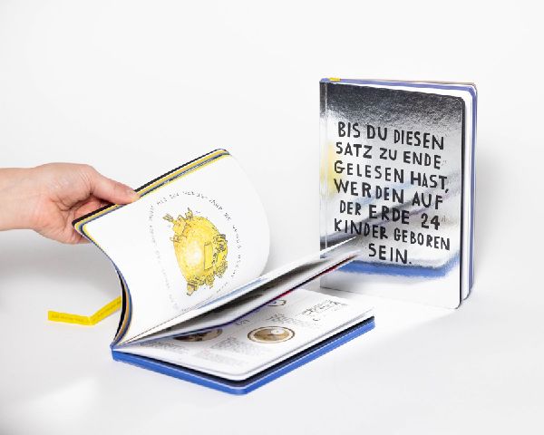 Produktbild: Jetzt. Bis Du diesen Satz zu Ende gelesen hast, werden auf der Erde 24 Kinder geboren sein.