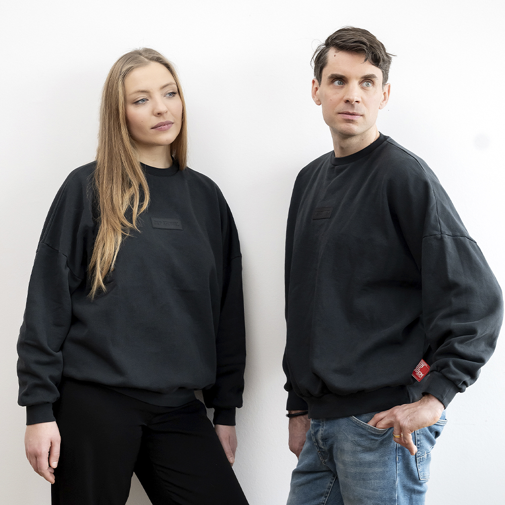 SPIEGEL Sweater zwei Models