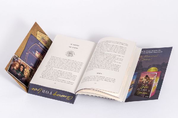 Produktbild: Love is like a Thunderbolt