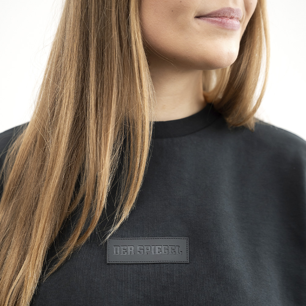 SPIEGEL Sweater Model nah